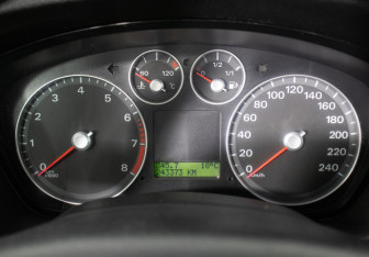 Подержанный автомобиль Ford Focus Hatchback 2007 года (12 фото)