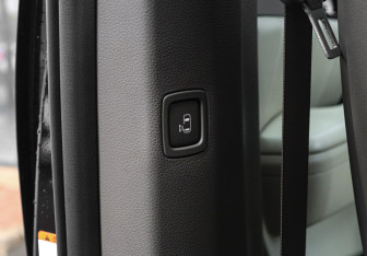 Подержанный автомобиль Kia Carnival 2021 года (22 фото)