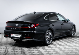 Подержанный автомобиль Hyundai Sonata 2021 года (5 фото)