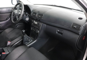 Подержанный автомобиль Toyota Avensis Sedan 2006 года (6 фото)
