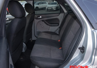 Подержанный автомобиль Ford Focus Hatchback 2010 года (8 фото)