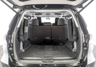 Подержанный автомобиль Toyota Fortuner 2018 года (10 фото)