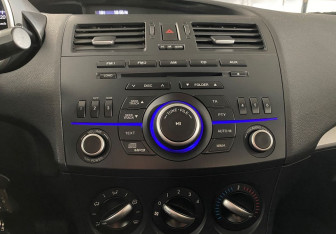 Подержанный автомобиль Mazda 3 Hatchback 2013 года (13 фото)