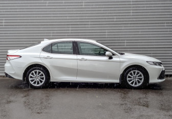 Подержанный автомобиль Toyota Camry Sedan 2021 года (4 фото)
