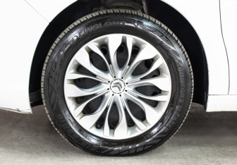 Подержанный автомобиль Citroen C4 Sedan 2014 года (23 фото)