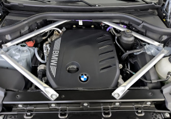 Подержанный автомобиль BMW X6 2024 года (9 фото)