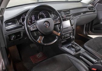Подержанный автомобиль Skoda Superb Liftback 2014 года (17 фото)