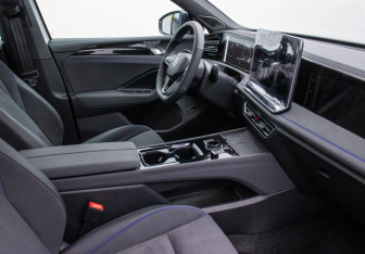 Подержанный автомобиль Volkswagen Tiguan 2025 года (10 фото)