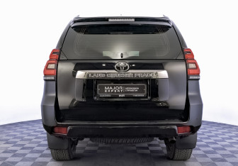 Подержанный автомобиль Toyota Land Cruiser Prado 2019 года (6 фото)