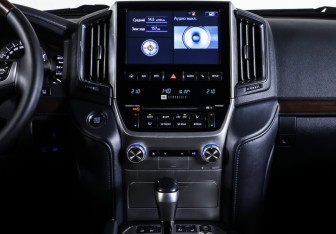 Подержанный автомобиль Toyota Land Cruiser Suv 2018 года (14 фото)