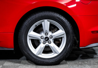 Подержанный автомобиль Ford Mustang Coupe 2018 года (15 фото)