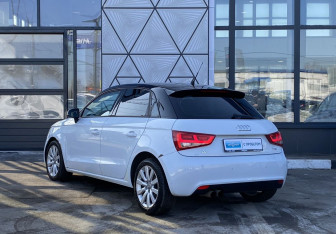 Подержанный автомобиль Audi A1 2013 года (7 фото)
