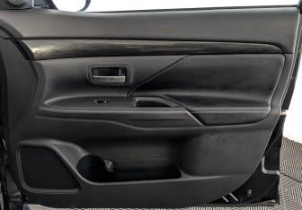 Подержанный автомобиль Mitsubishi Outlander 2017 года (23 фото)