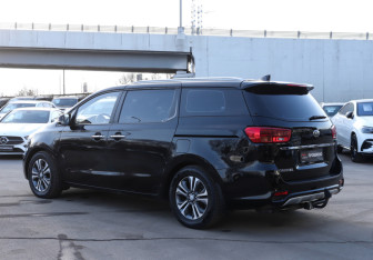 Подержанный автомобиль Kia Carnival 2019 года (7 фото)