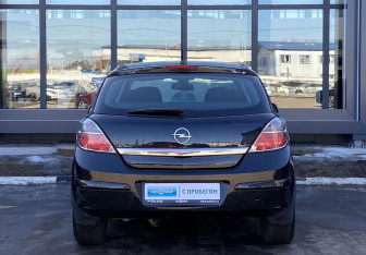 Подержанный автомобиль Opel Astra Hatchback 2014 года (6 фото)