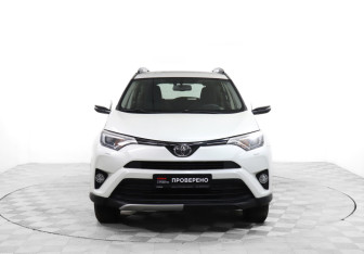 Подержанный автомобиль Toyota RAV4 2015 года (2 фото)