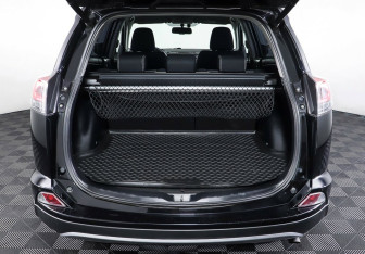 Подержанный автомобиль Toyota RAV4 2017 года (17 фото)