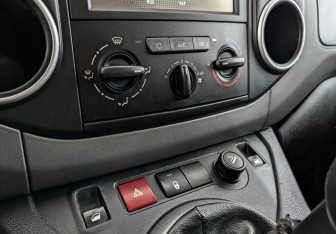 Подержанный автомобиль Peugeot Partner 2017 года (25 фото)