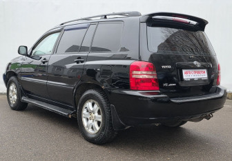 Подержанный автомобиль Toyota Highlander 2003 года (7 фото)