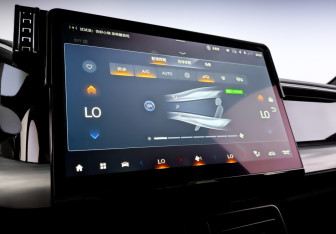 Подержанный автомобиль GAC GS8 2023 года (29 фото)