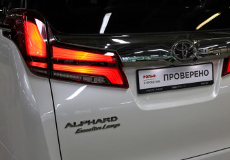Подержанный автомобиль Toyota Alphard 2019 года (34 фото)