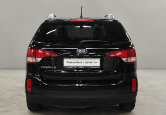 Подержанный автомобиль Kia Sorento 2014 года (6 фото)
