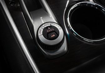 Подержанный автомобиль Nissan Pathfinder 2016 года (24 фото)