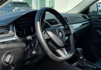 Подержанный автомобиль Skoda Superb Liftback 2025 года (13 фото)
