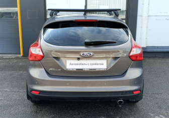 Подержанный автомобиль Ford Focus Hatchback 2013 года (6 фото)