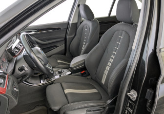 Подержанный автомобиль BMW X1 2017 года (20 фото)