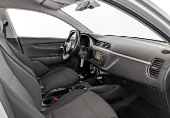 Подержанный автомобиль Kia Rio Hatchback 2021 года (11 фото)