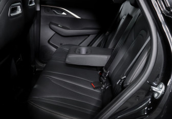 Подержанный автомобиль Omoda C5 2024 года (10 фото)