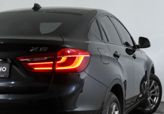 Подержанный автомобиль BMW X6 2015 года (23 фото)