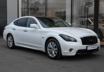 Подержанный автомобиль Infiniti M Sedan 2010 года (3 фото)