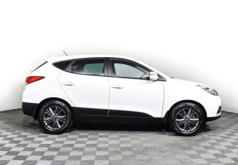 Подержанный автомобиль Hyundai ix35 2015 года (4 фото)