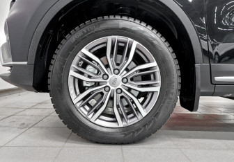 Подержанный автомобиль Geely Atlas Pro 2024 года (18 фото)