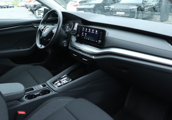Подержанный автомобиль Skoda Octavia Liftback 2021 года (9 фото)