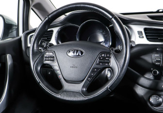 Подержанный автомобиль Kia Ceed Hatchback 2014 года (13 фото)