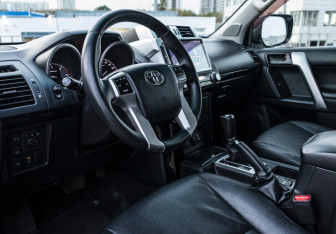Подержанный автомобиль Toyota Land Cruiser Prado 2015 года (9 фото)