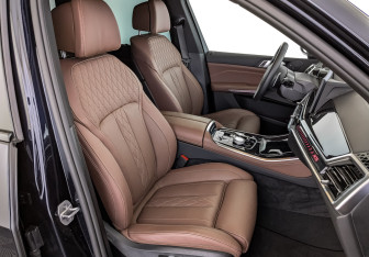 Подержанный автомобиль BMW X5 2025 года (24 фото)