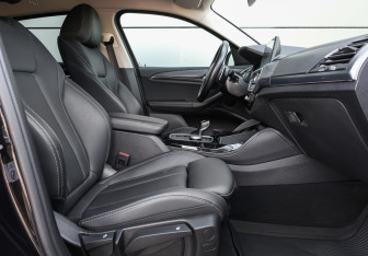 Подержанный автомобиль BMW X4 2022 года (10 фото)