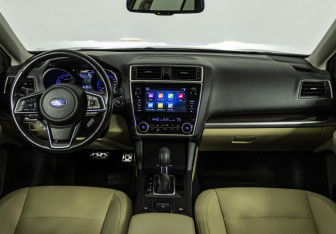 Подержанный автомобиль Subaru Legacy Sedan 2018 года (12 фото)