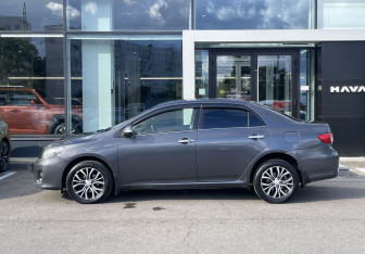 Подержанный автомобиль Toyota Corolla Sedan 2010 года (8 фото)