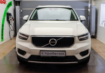 Подержанный автомобиль Volvo XC40 2020 года (2 фото)