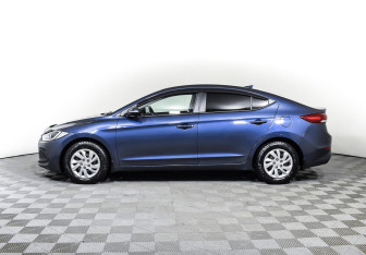 Подержанный автомобиль Hyundai Elantra Sedan 2018 года (3 фото)