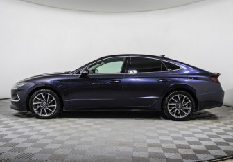 Подержанный автомобиль Hyundai Sonata 2021 года (8 фото)