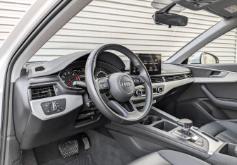 Подержанный автомобиль Audi A4 Sedan 2021 года (15 фото)