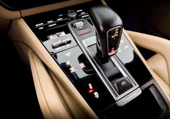 Подержанный автомобиль Porsche Cayenne 2021 года (29 фото)