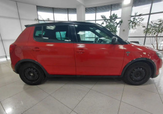 Подержанный автомобиль Skoda Fabia Hatchback 2012 года (4 фото)