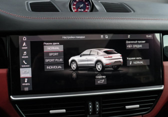Подержанный автомобиль Porsche Cayenne 2020 года (32 фото)